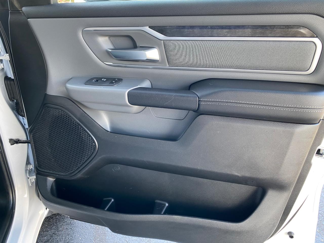 RAM 1500 Big Horn 4x4 Crew Cab 5'7" Box 2022