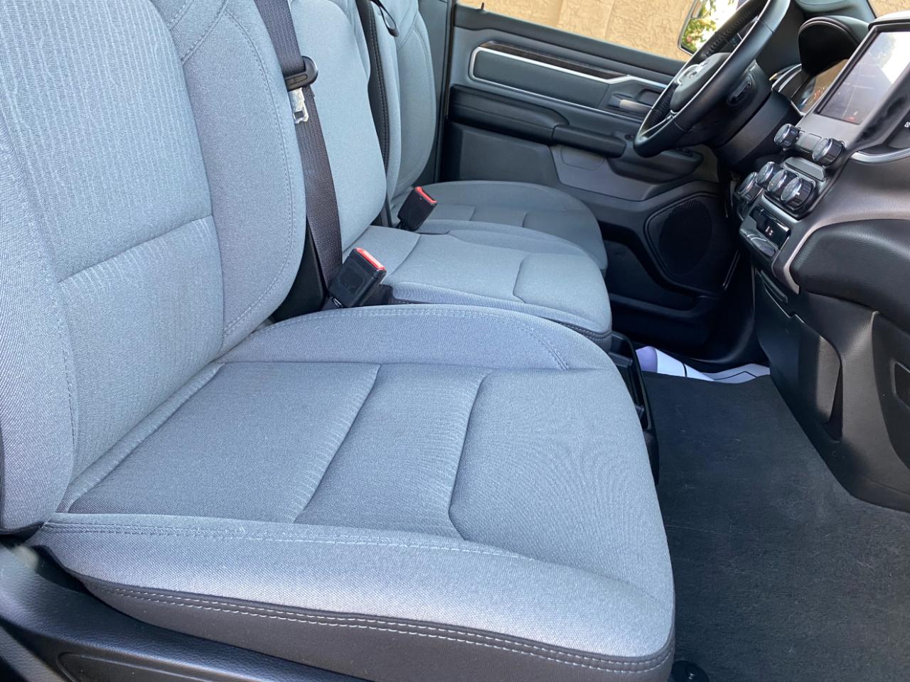 RAM 1500 Big Horn 4x4 Crew Cab 5'7" Box 2022