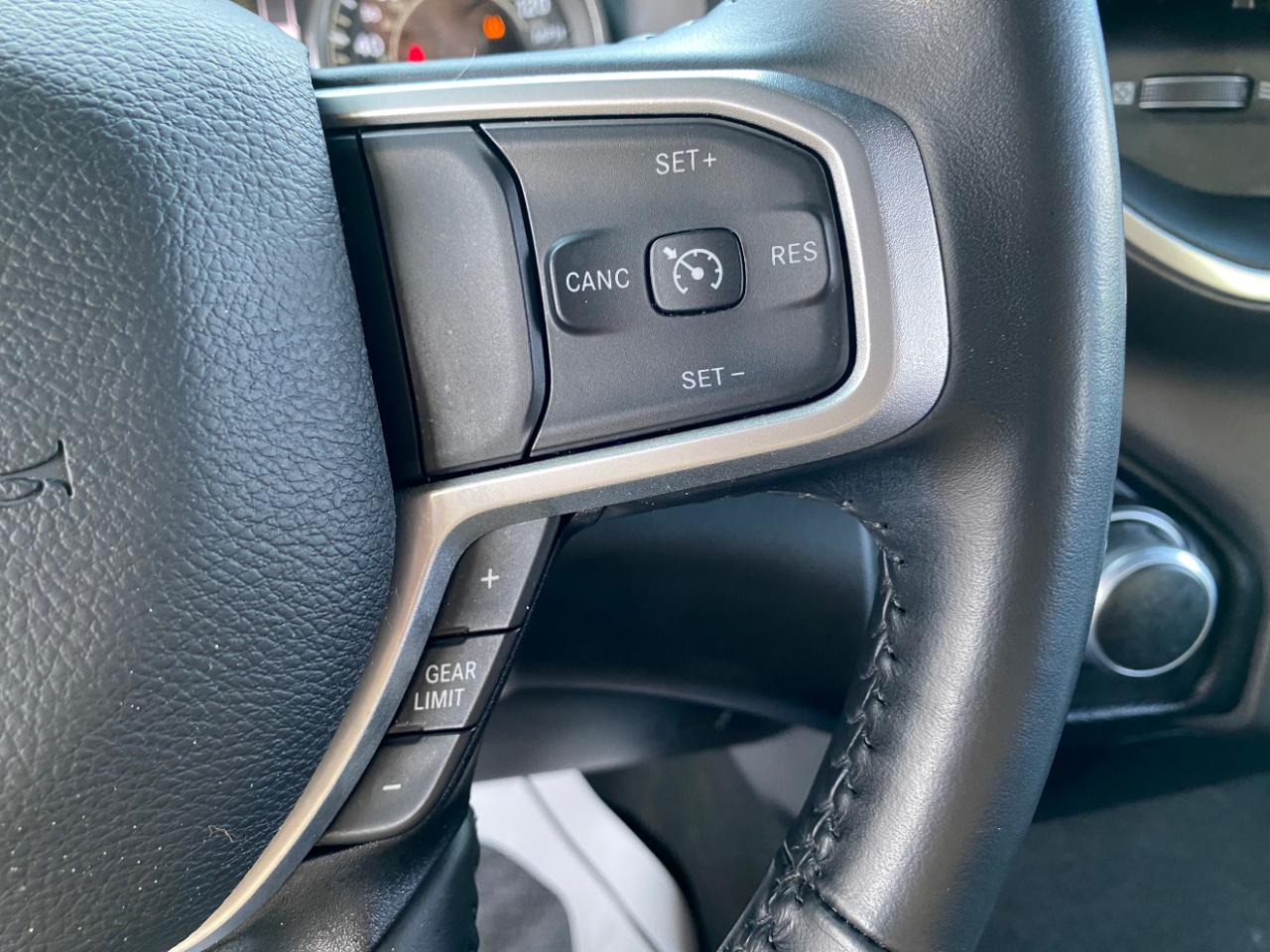 RAM 1500 Big Horn 4x4 Crew Cab 5'7" Box 2022