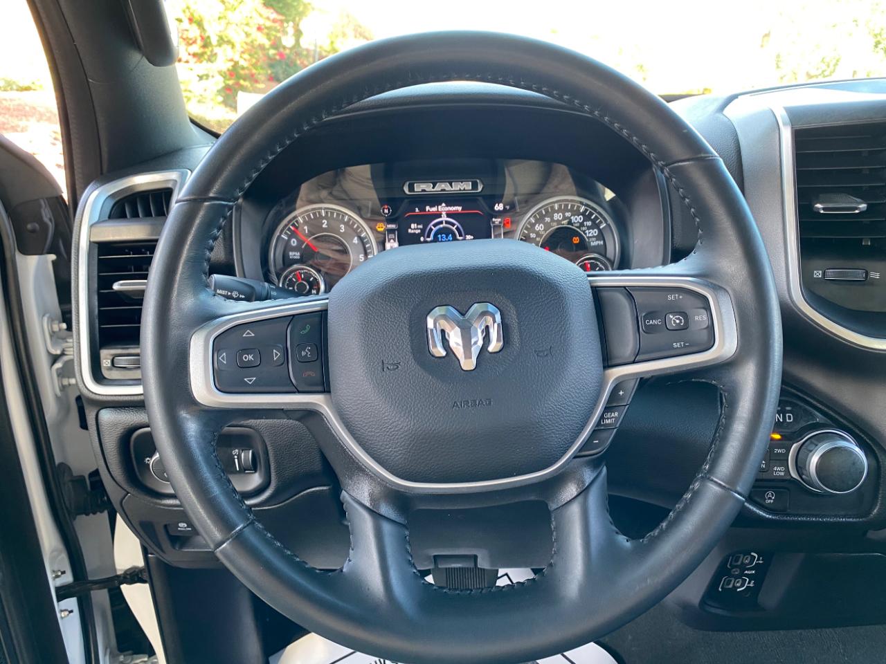 RAM 1500 Big Horn 4x4 Crew Cab 5'7" Box 2022