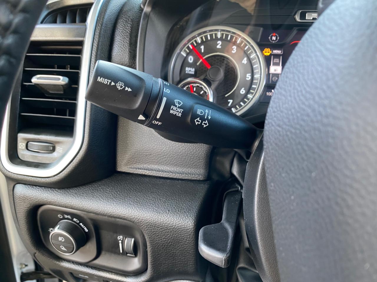 RAM 1500 Big Horn 4x4 Crew Cab 5'7" Box 2022