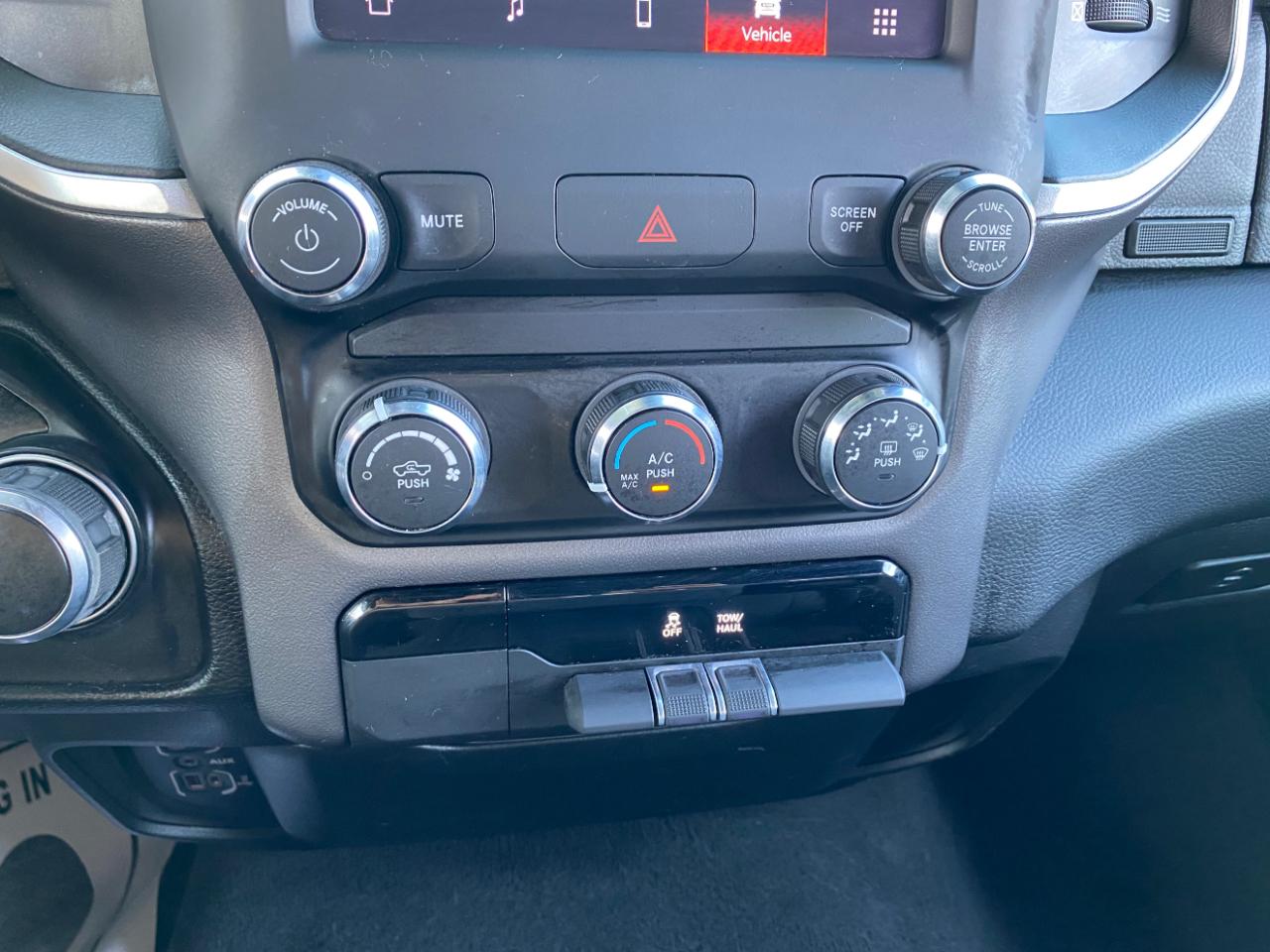 RAM 1500 Big Horn 4x4 Crew Cab 5'7" Box 2022