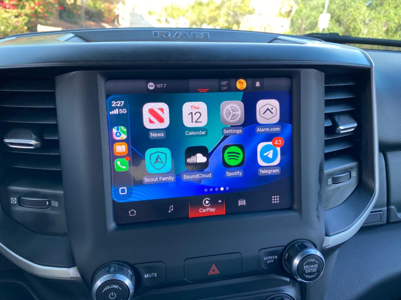 RAM 1500 Big Horn 4x4 Crew Cab 5'7" Box 2022