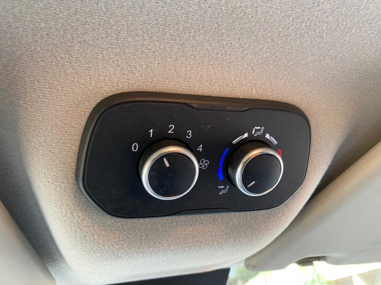 Ford Transit Passenger Wagon T-350 148" Low Roof XLT RWD 2020