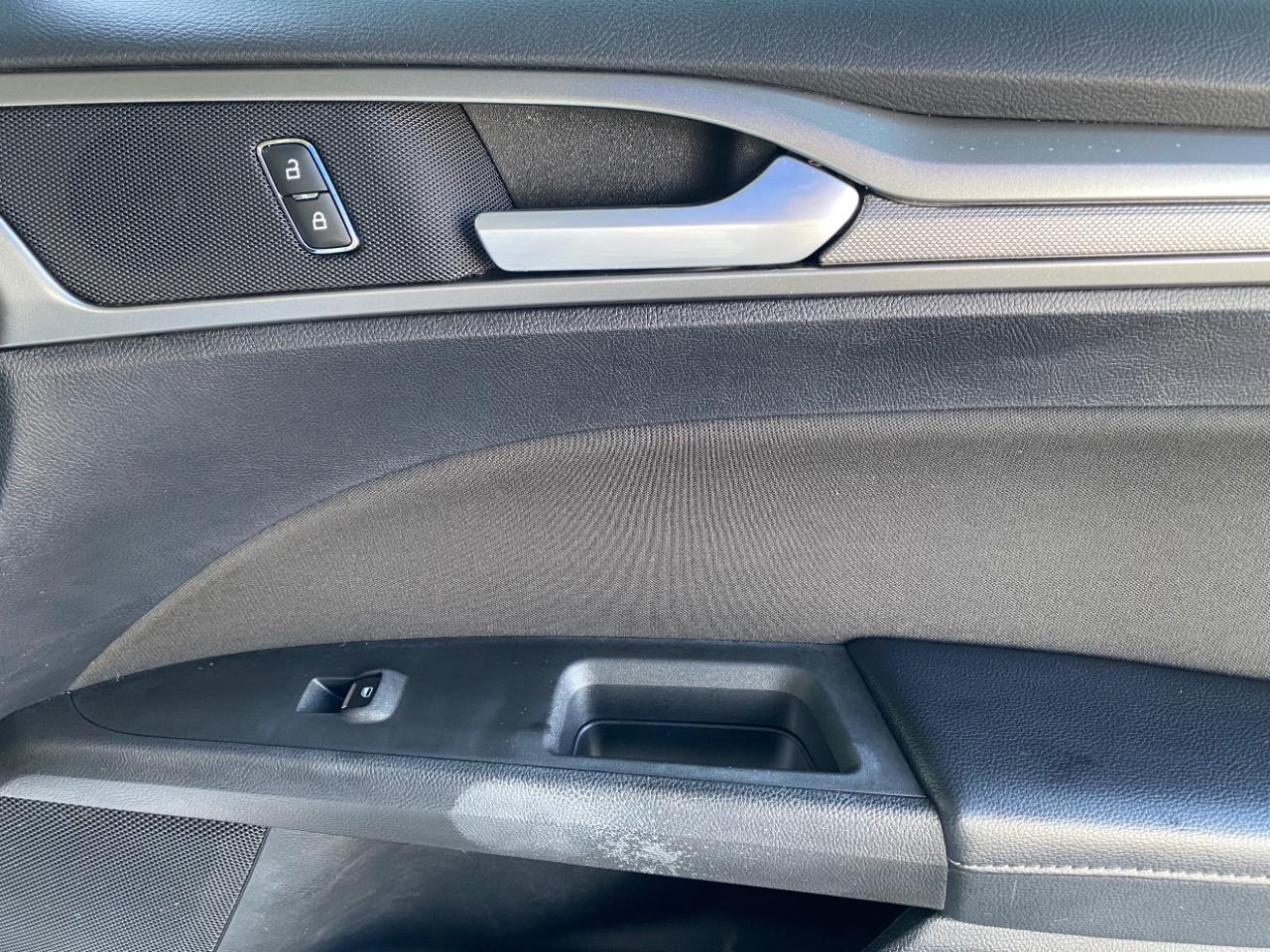 Ford Fusion SE FWD 2019