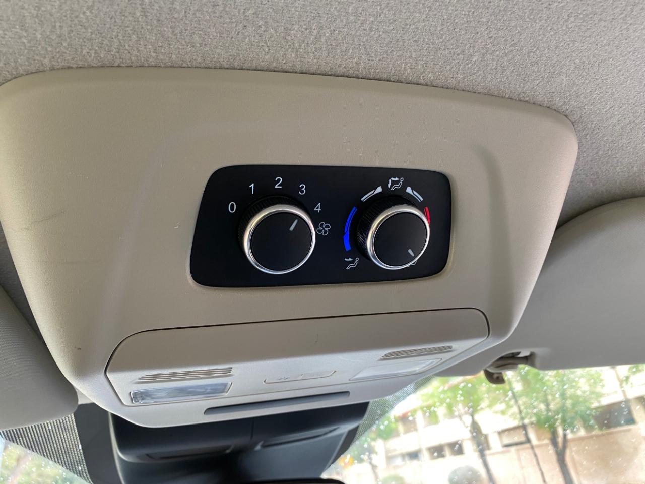 Ford Transit Passenger Wagon T-350 148" Low Roof XLT RWD 2022