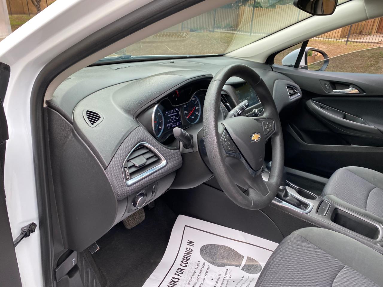 Chevrolet Cruze 4dr HB 1.4L LT w/1SD 2017