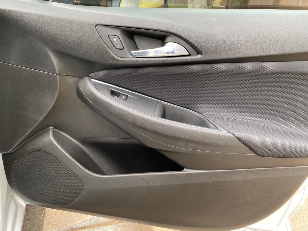 Chevrolet Cruze 4dr HB 1.4L LT w/1SD 2017