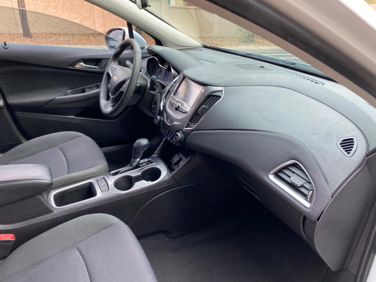 Chevrolet Cruze 4dr HB 1.4L LT w/1SD 2017