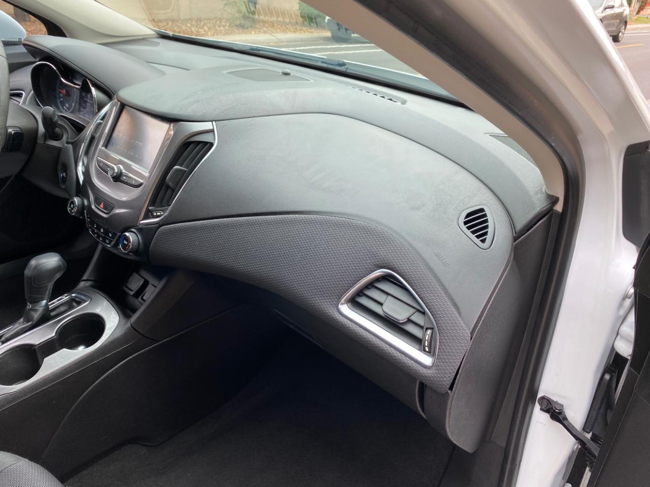 Chevrolet Cruze 4dr HB 1.4L LT w/1SD 2017