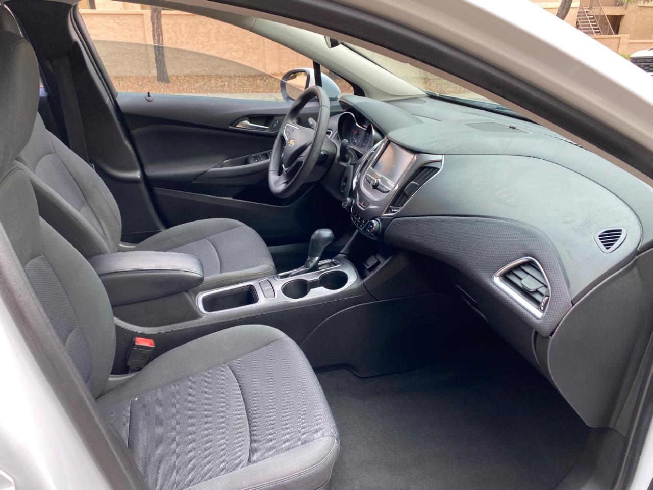 Chevrolet Cruze 4dr HB 1.4L LT w/1SD 2017