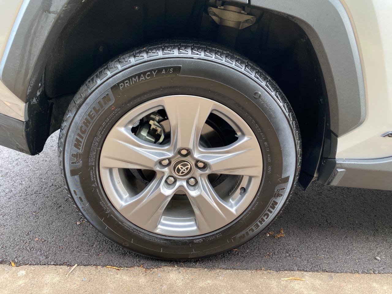 Toyota RAV4 Hybrid LE AWD (Natl) 2025