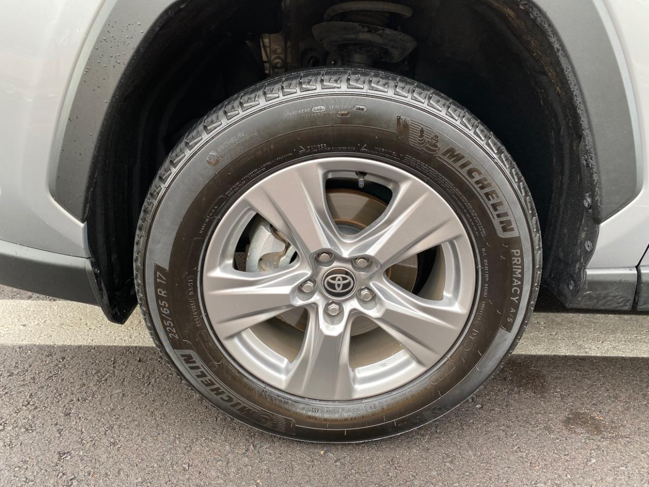 Toyota RAV4 Hybrid LE AWD (Natl) 2025