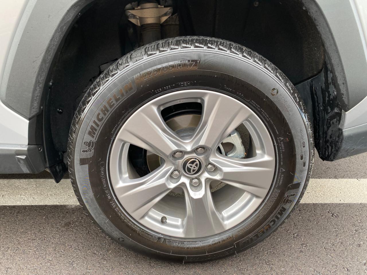 Toyota RAV4 Hybrid LE AWD (Natl) 2025