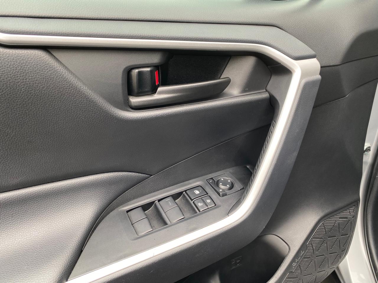 Toyota RAV4 Hybrid LE AWD (Natl) 2025