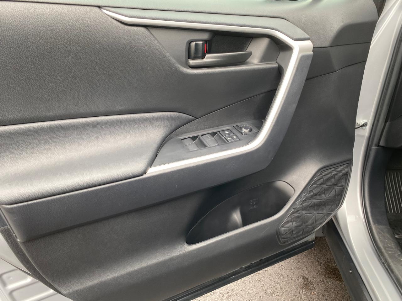 Toyota RAV4 Hybrid LE AWD (Natl) 2025