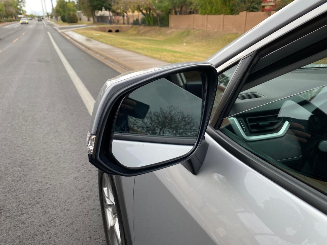 Toyota RAV4 Hybrid LE AWD (Natl) 2025