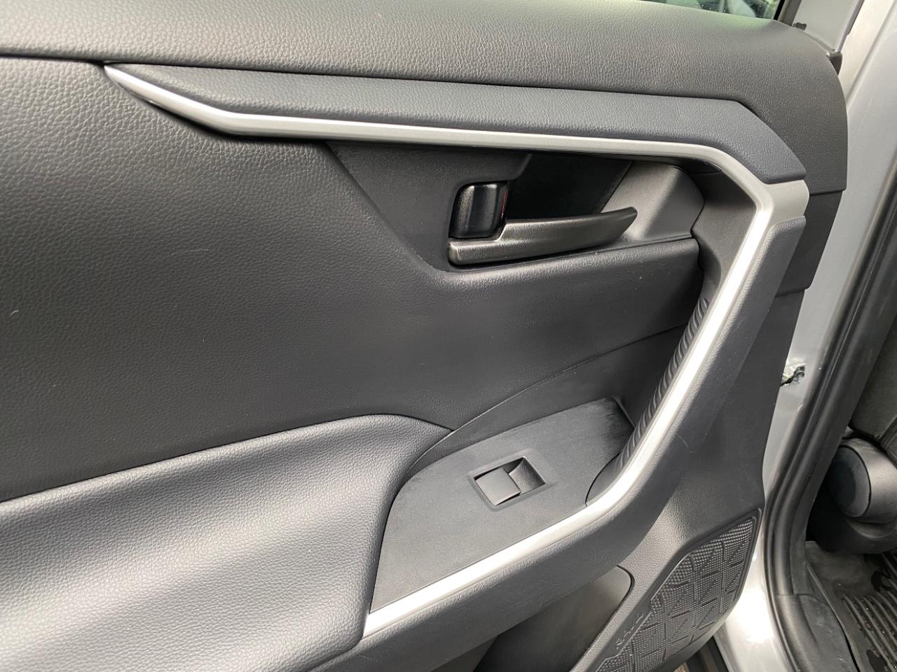 Toyota RAV4 Hybrid LE AWD (Natl) 2025