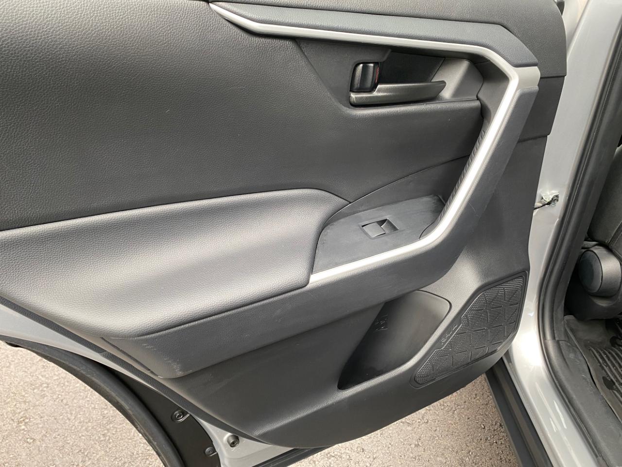 Toyota RAV4 Hybrid LE AWD (Natl) 2025