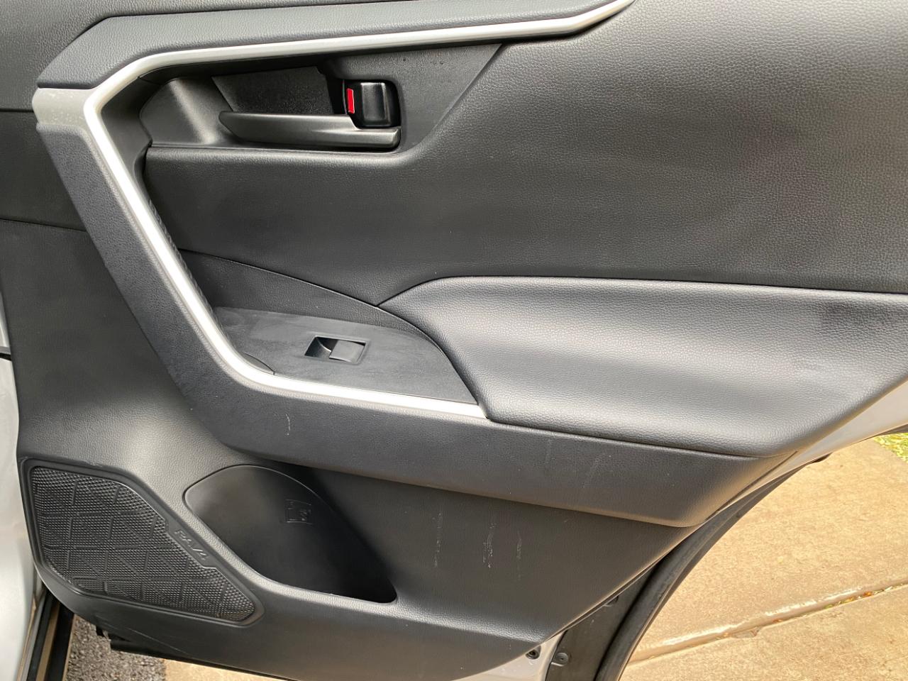 Toyota RAV4 Hybrid LE AWD (Natl) 2025