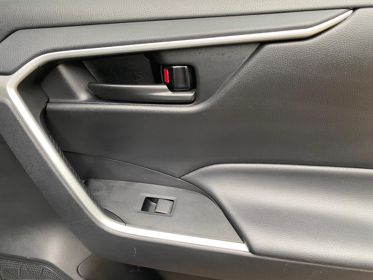 Toyota RAV4 Hybrid LE AWD (Natl) 2025