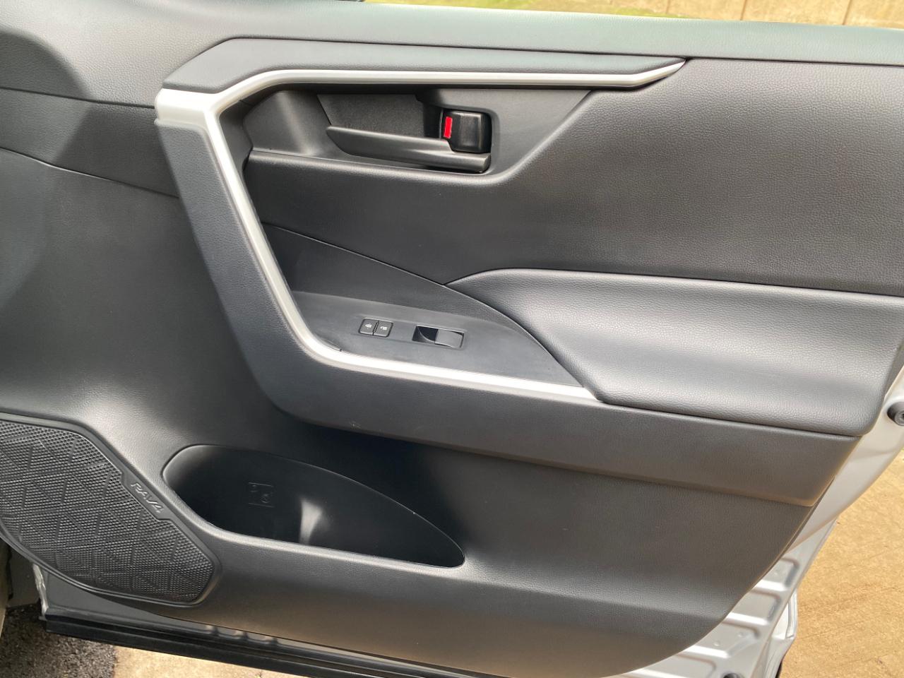 Toyota RAV4 Hybrid LE AWD (Natl) 2025