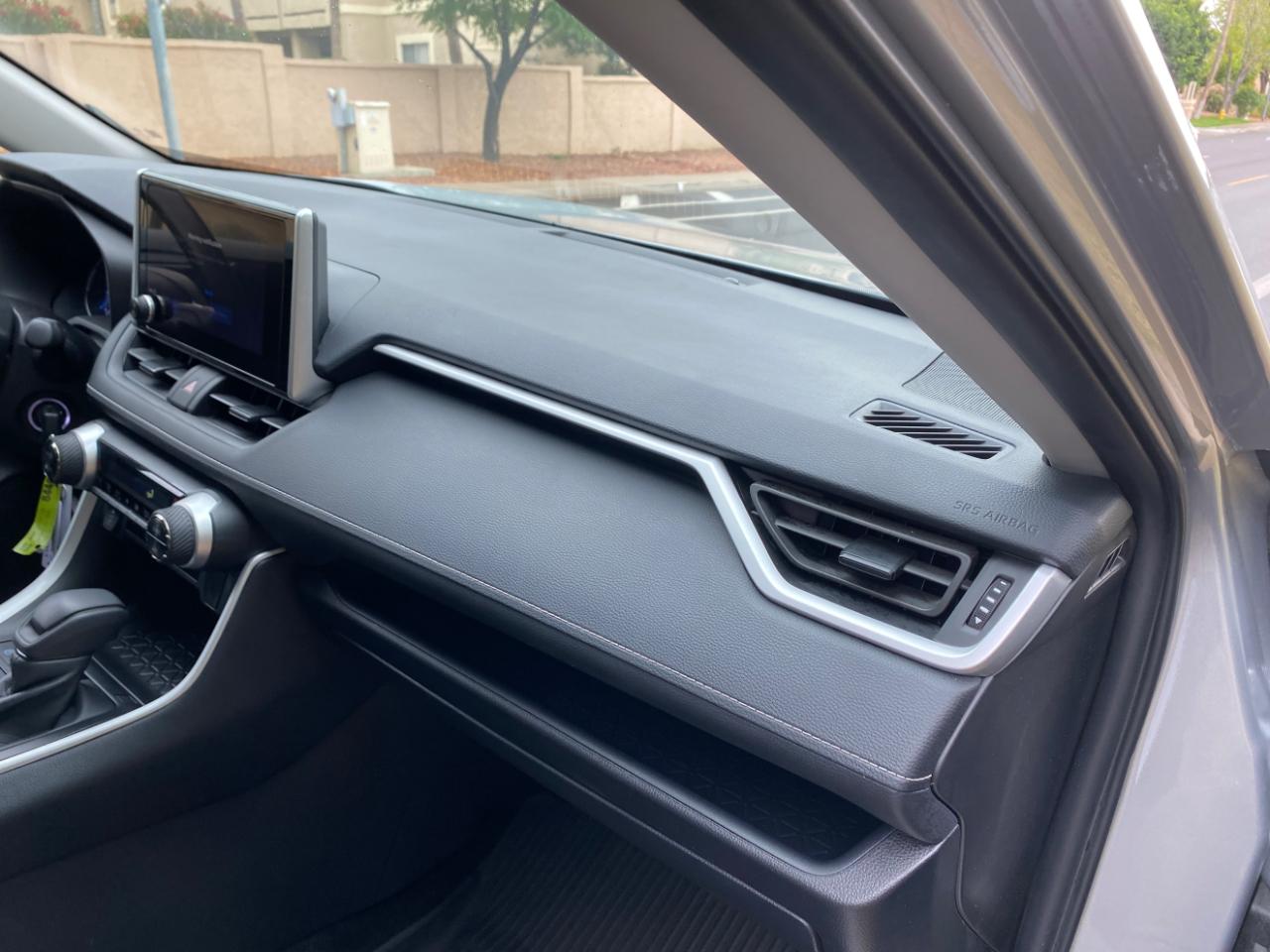 Toyota RAV4 Hybrid LE AWD (Natl) 2025