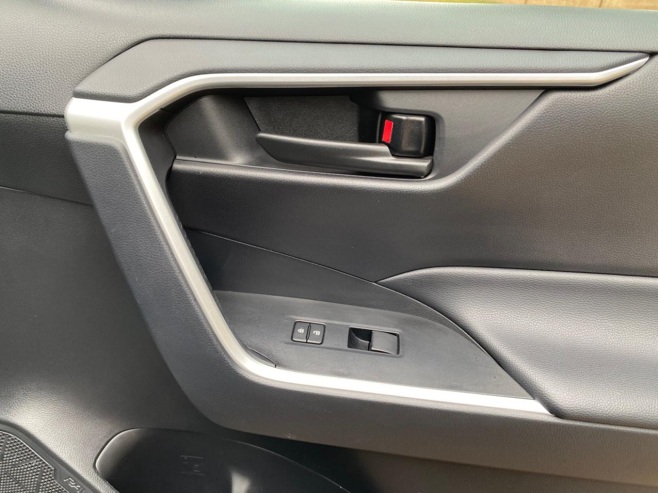 Toyota RAV4 Hybrid LE AWD (Natl) 2025