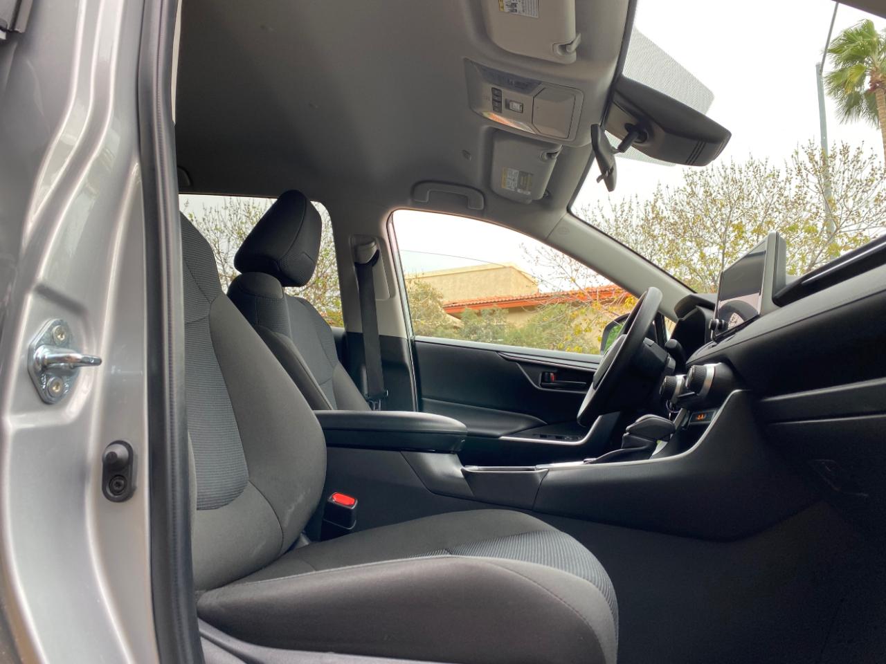 Toyota RAV4 Hybrid LE AWD (Natl) 2025