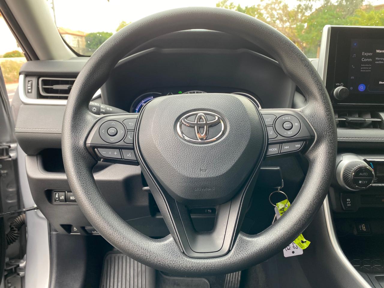 Toyota RAV4 Hybrid LE AWD (Natl) 2025