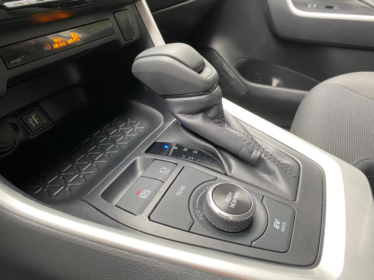 Toyota RAV4 Hybrid LE AWD (Natl) 2025