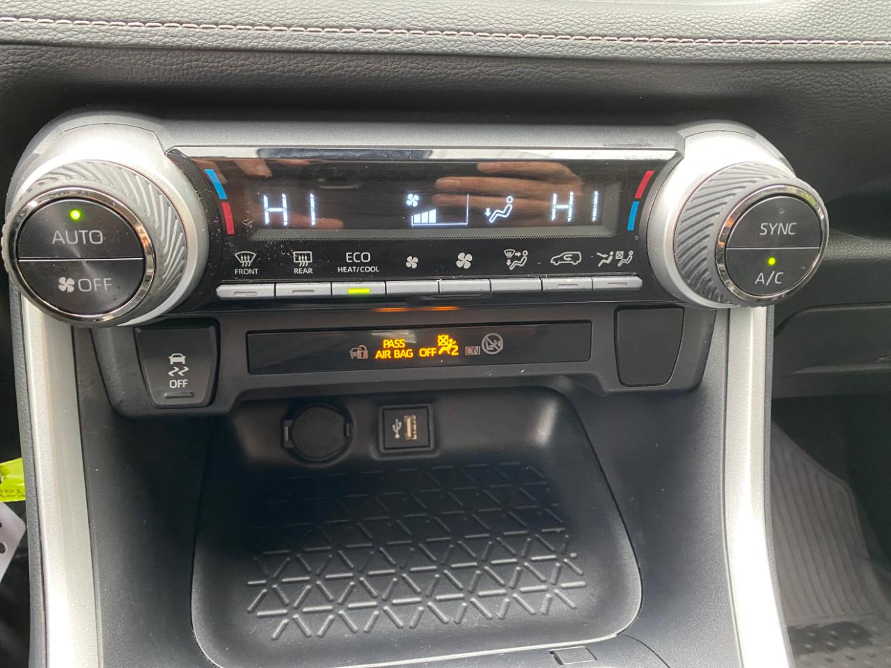 Toyota RAV4 Hybrid LE AWD (Natl) 2025