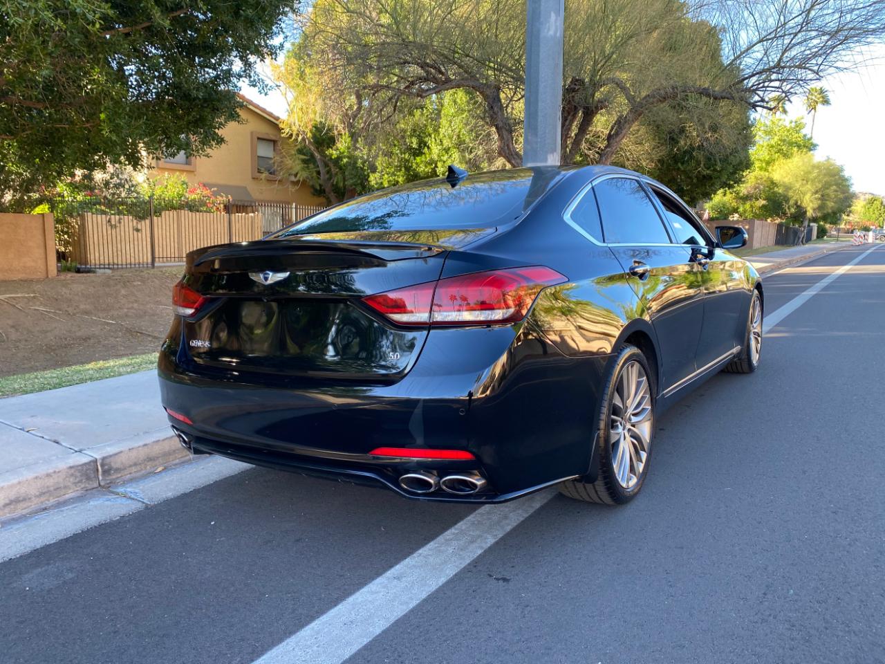 Hyundai Genesis 4dr Sdn V8 5.0L RWD 2015