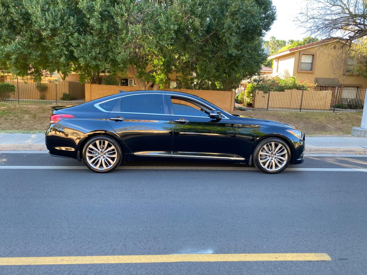 Hyundai Genesis 4dr Sdn V8 5.0L RWD 2015