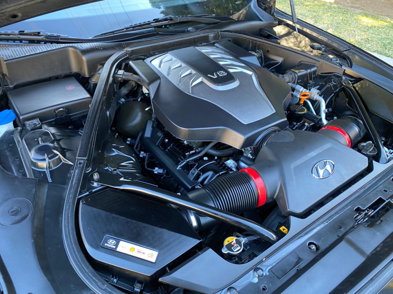 Hyundai Genesis 4dr Sdn V8 5.0L RWD 2015