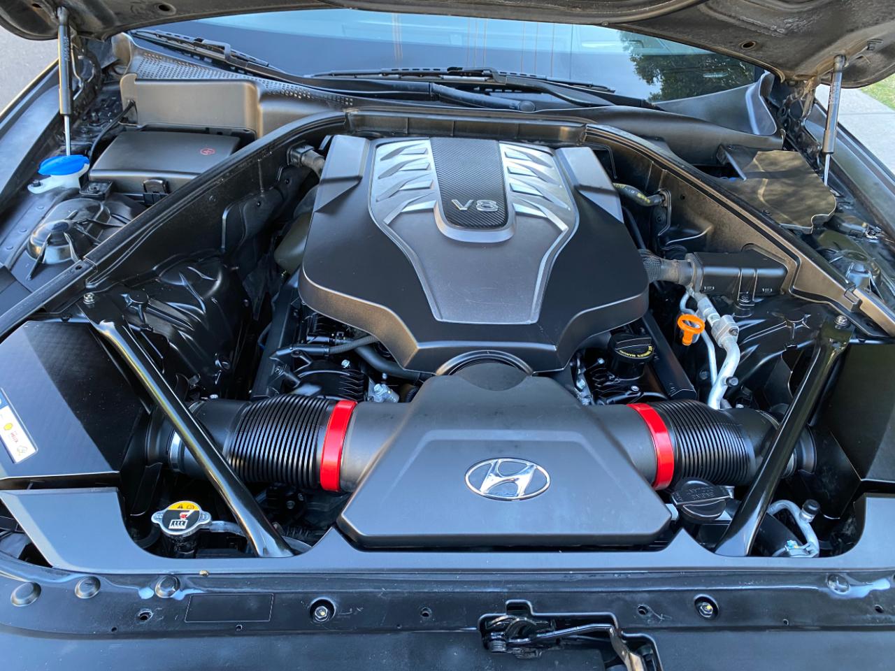 Hyundai Genesis 4dr Sdn V8 5.0L RWD 2015