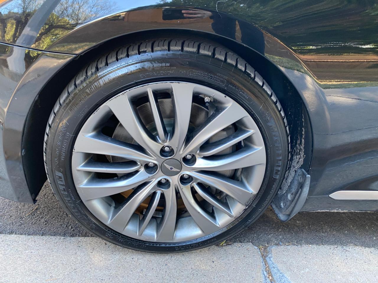 Hyundai Genesis 4dr Sdn V8 5.0L RWD 2015