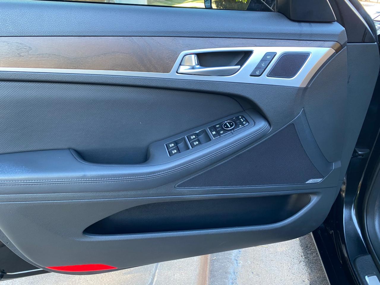 Hyundai Genesis 4dr Sdn V8 5.0L RWD 2015