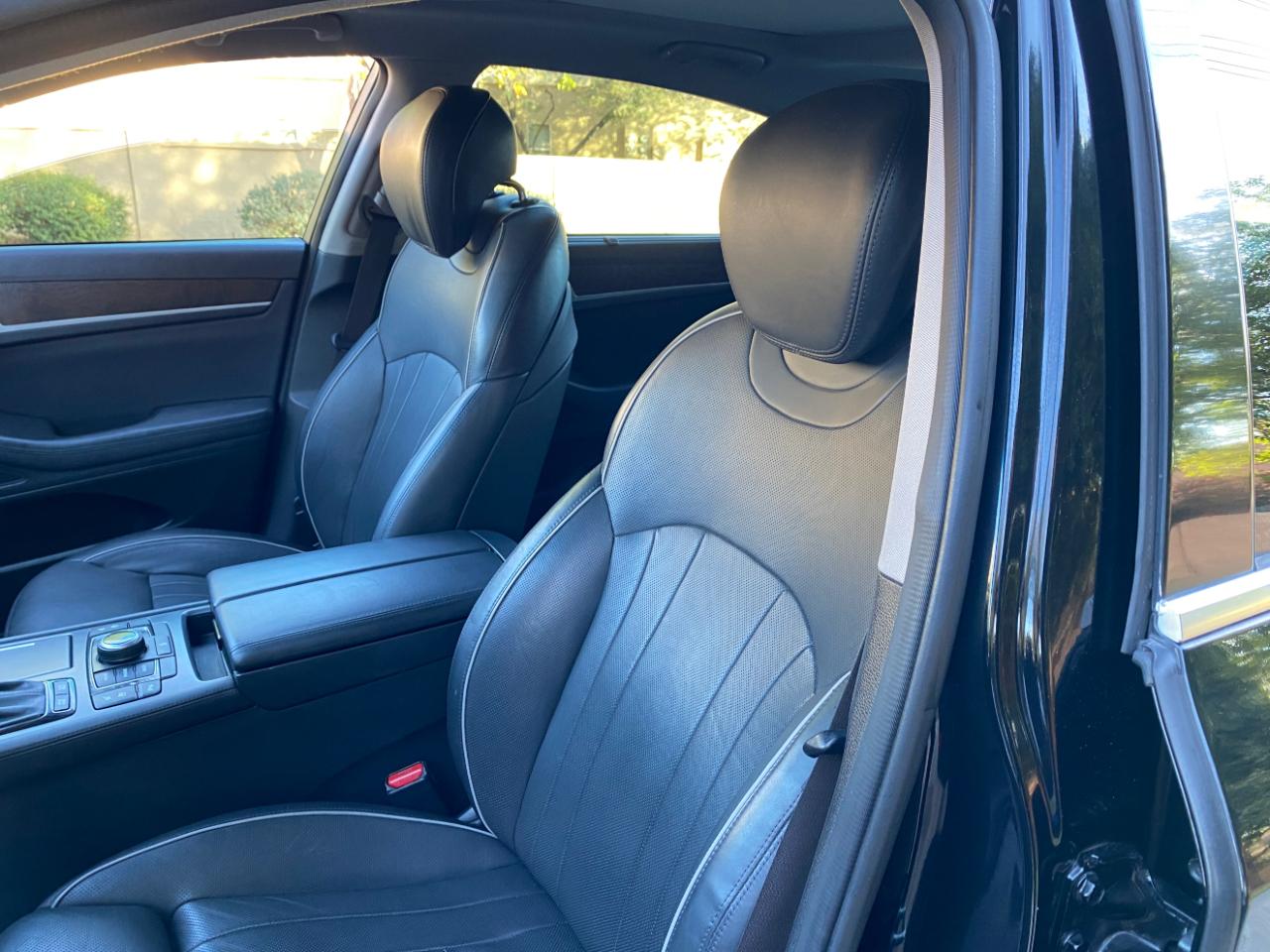 Hyundai Genesis 4dr Sdn V8 5.0L RWD 2015