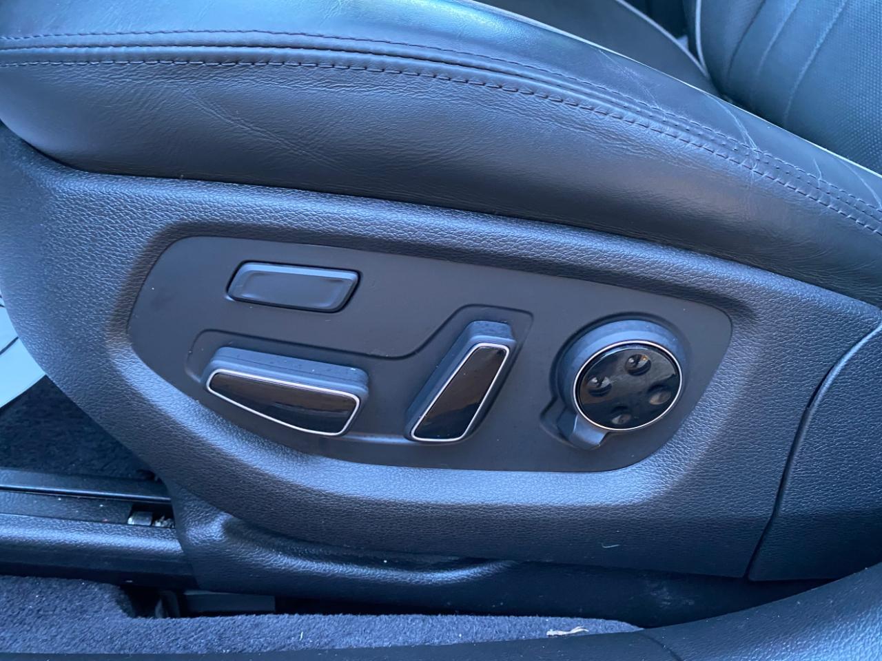 Hyundai Genesis 4dr Sdn V8 5.0L RWD 2015