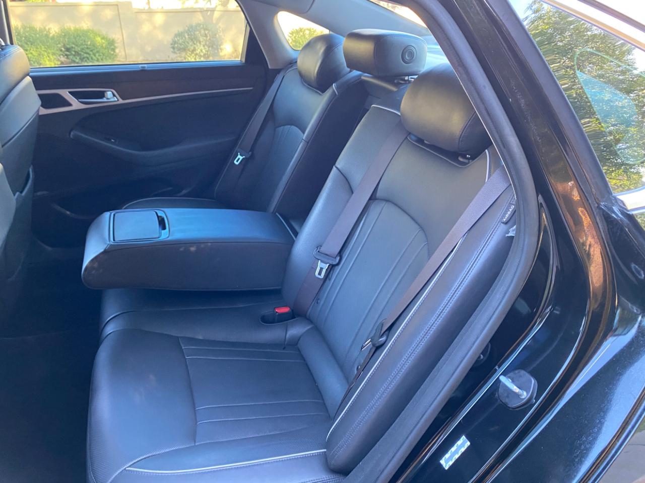 Hyundai Genesis 4dr Sdn V8 5.0L RWD 2015