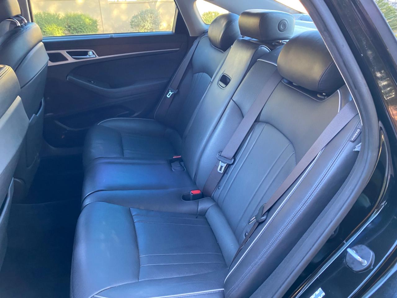 Hyundai Genesis 4dr Sdn V8 5.0L RWD 2015