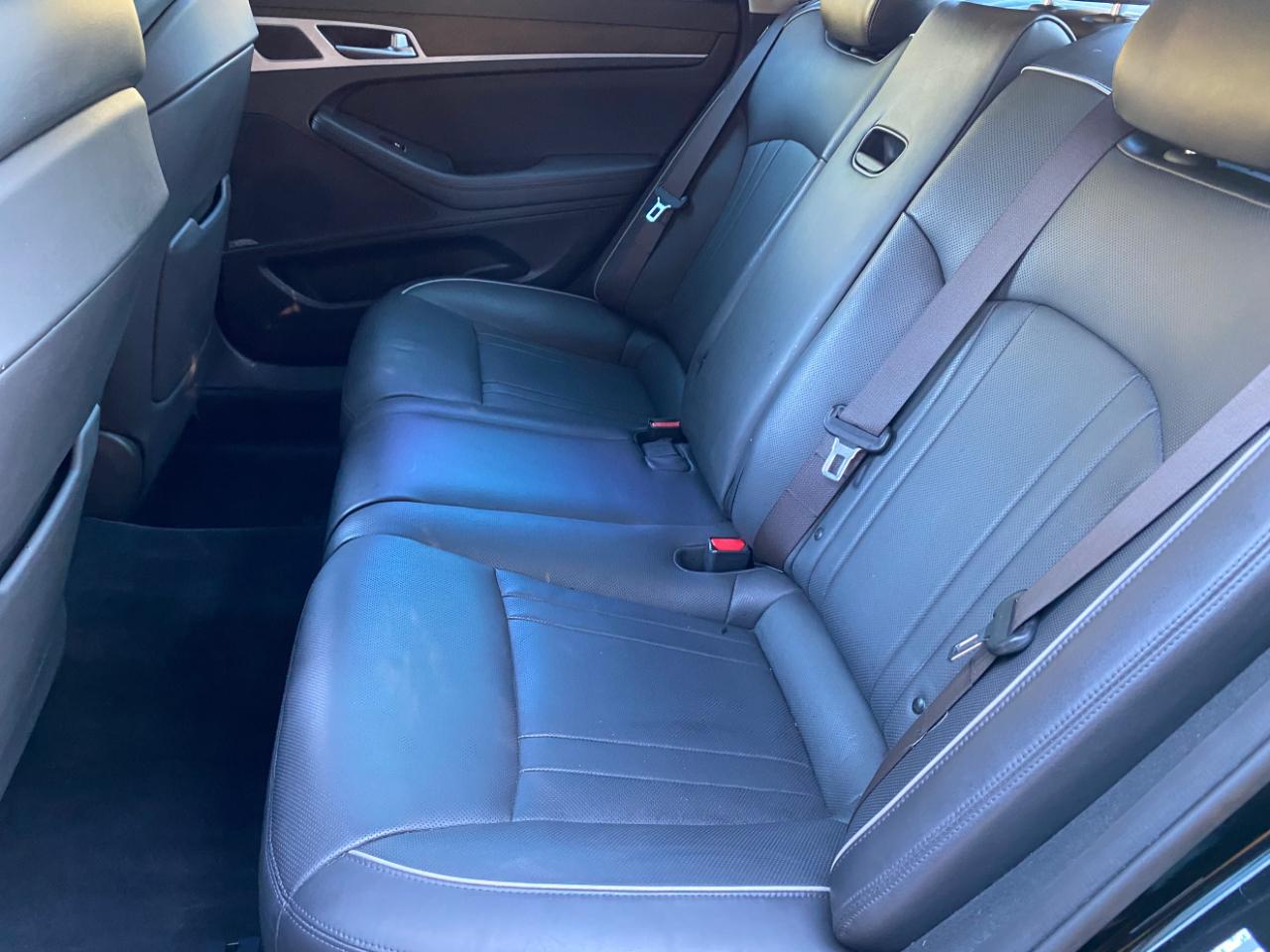 Hyundai Genesis 4dr Sdn V8 5.0L RWD 2015