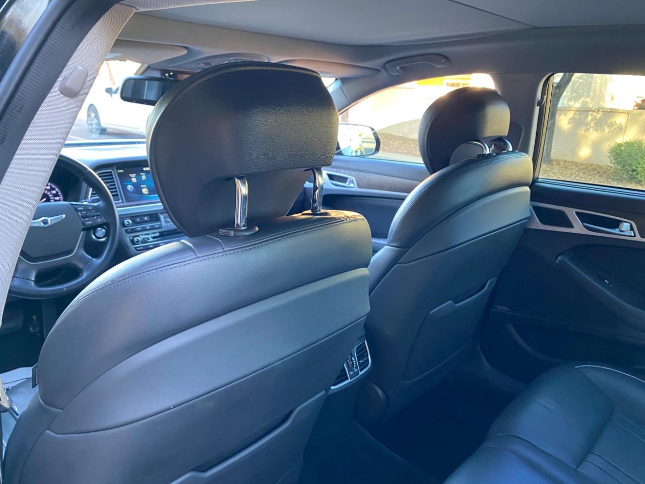 Hyundai Genesis 4dr Sdn V8 5.0L RWD 2015