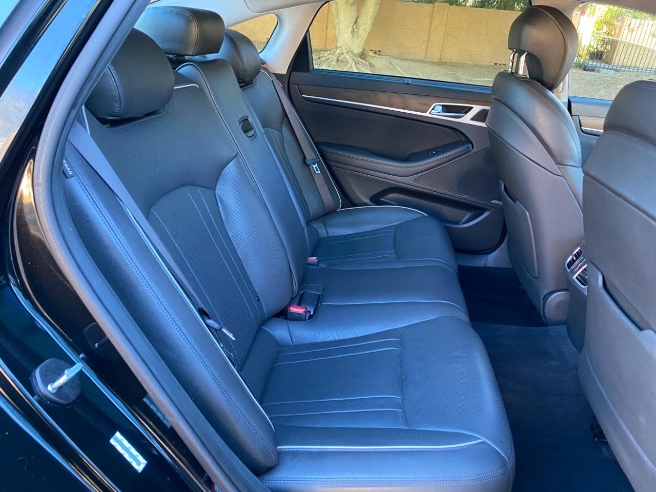 Hyundai Genesis 4dr Sdn V8 5.0L RWD 2015