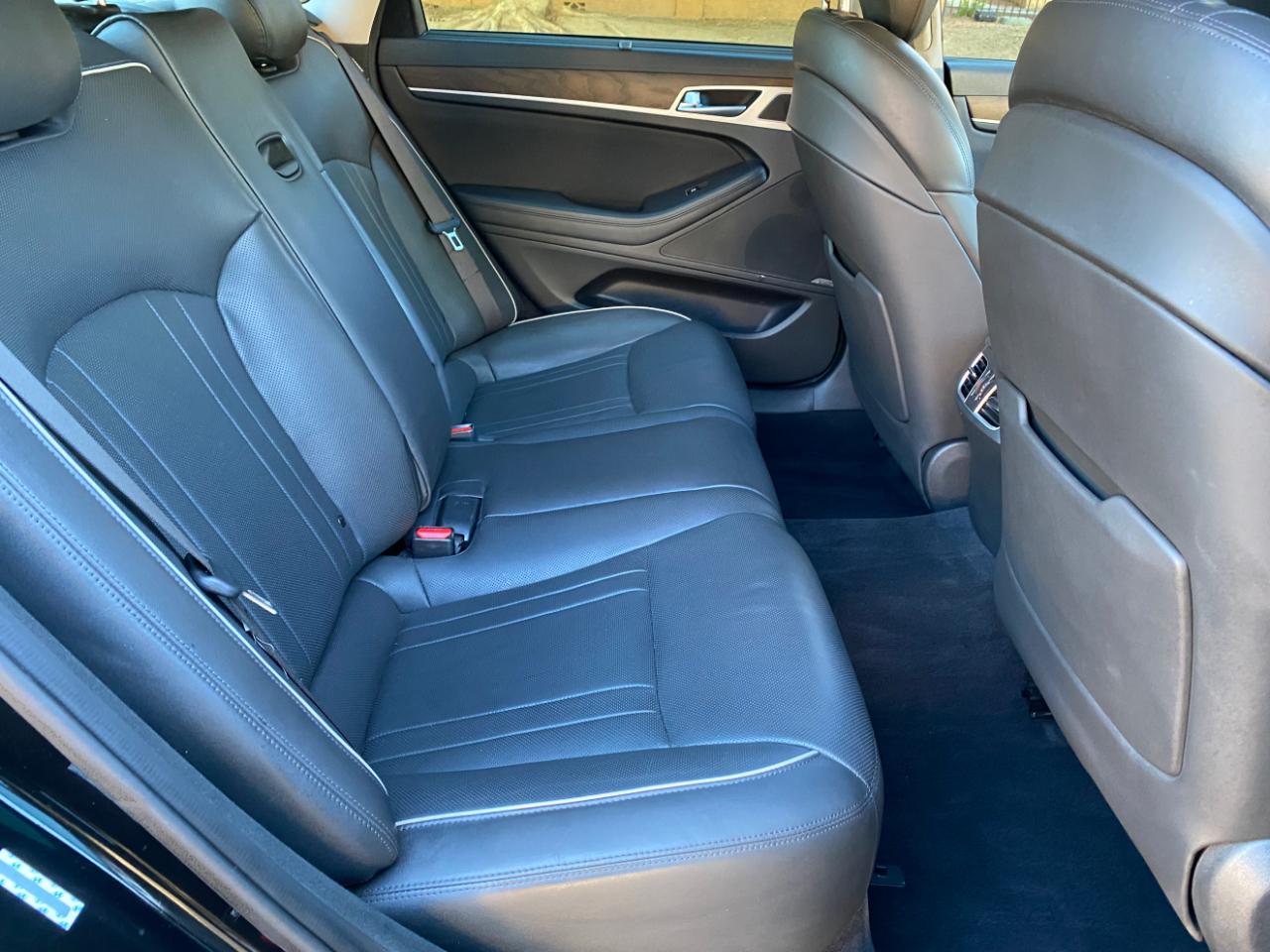 Hyundai Genesis 4dr Sdn V8 5.0L RWD 2015