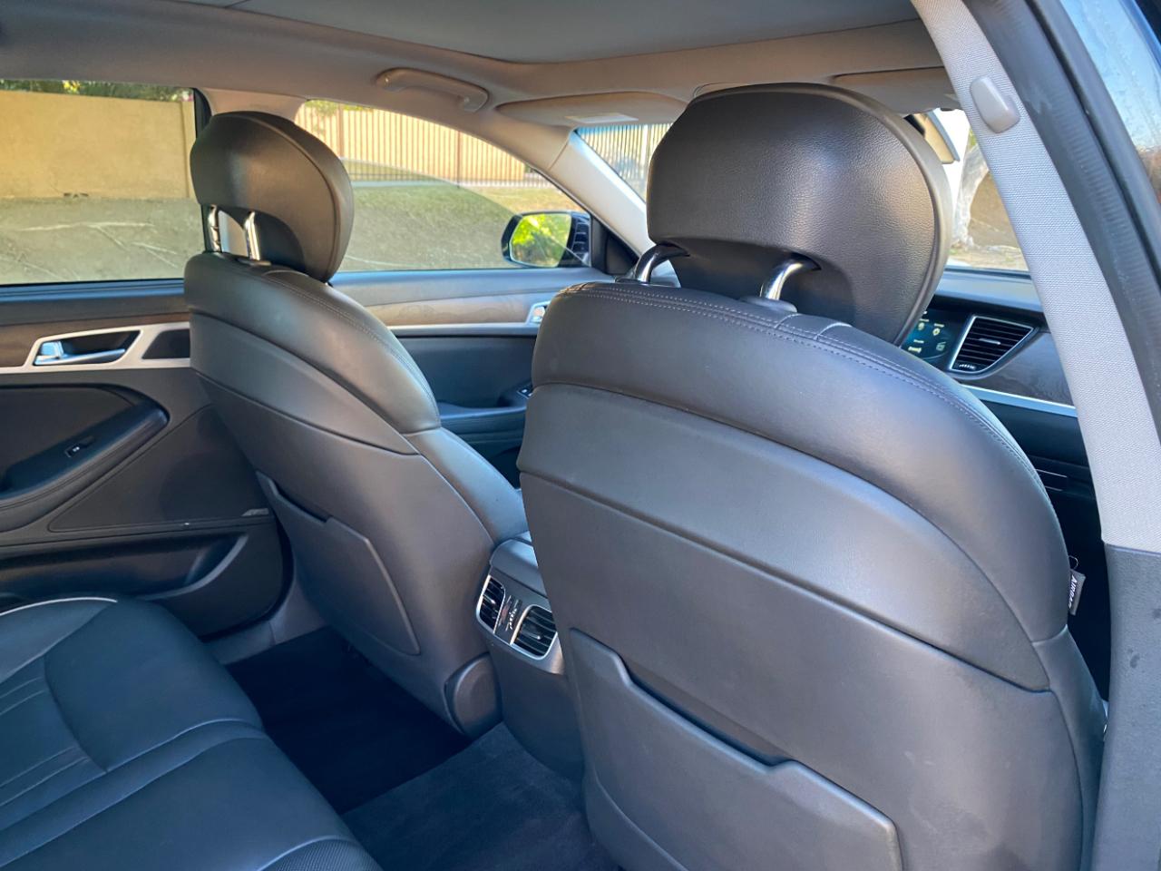 Hyundai Genesis 4dr Sdn V8 5.0L RWD 2015