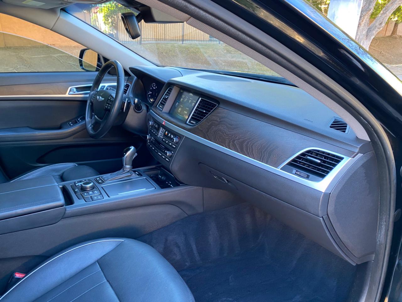 Hyundai Genesis 4dr Sdn V8 5.0L RWD 2015