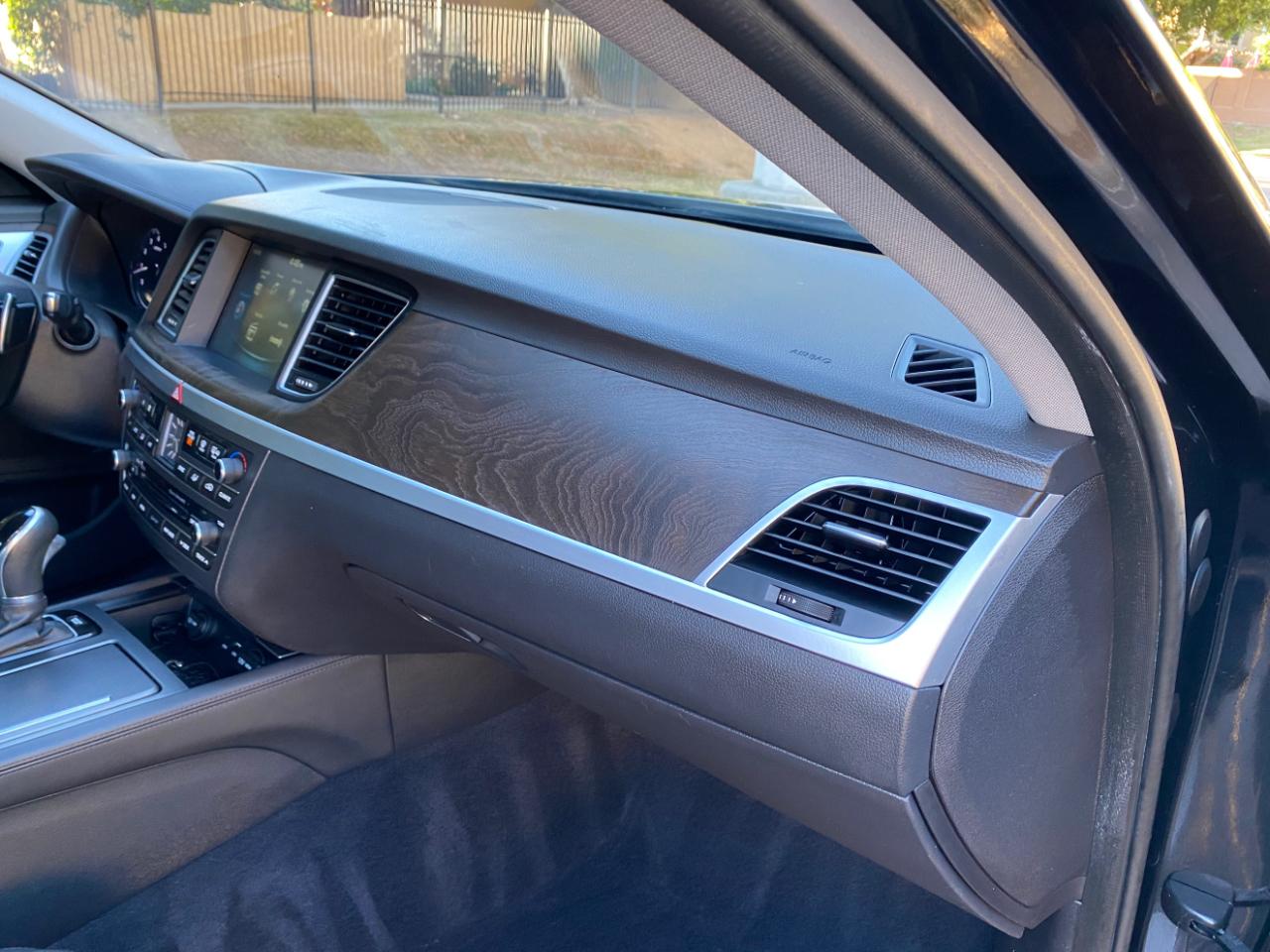 Hyundai Genesis 4dr Sdn V8 5.0L RWD 2015