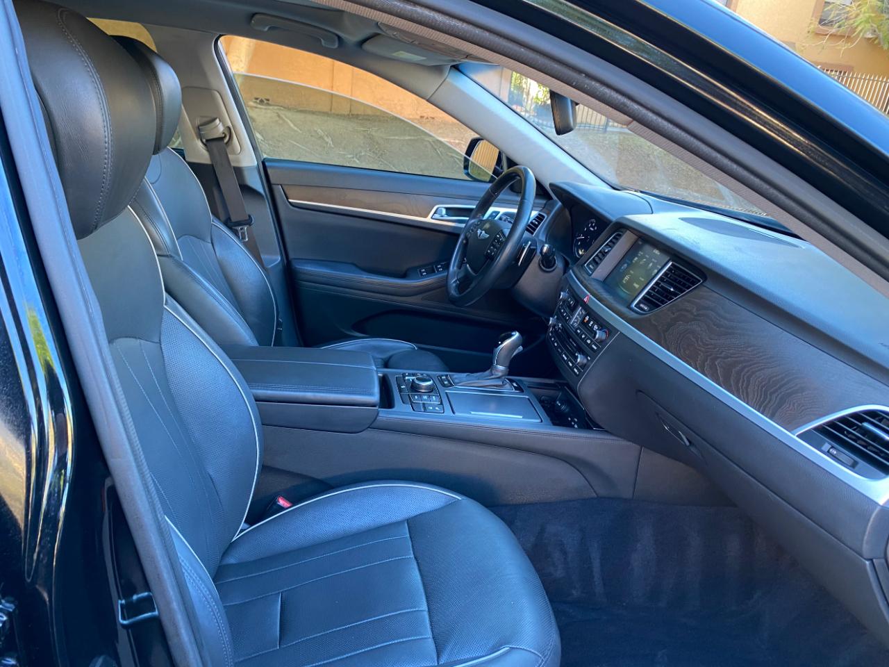 Hyundai Genesis 4dr Sdn V8 5.0L RWD 2015